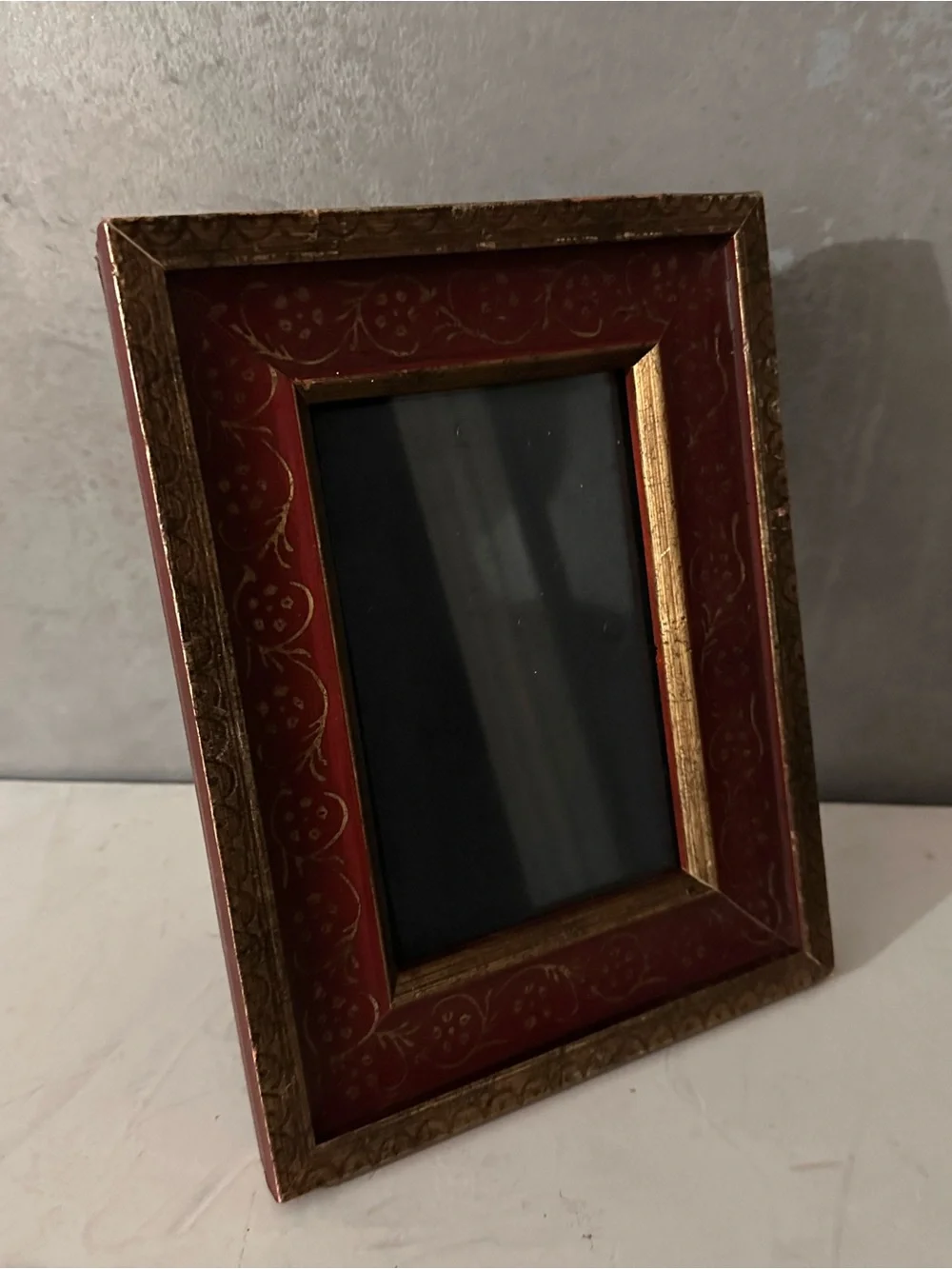 VINTAGE RED GOLD FLORAL DETAILS WOOD PICTURE FRAME FITS 4X6
